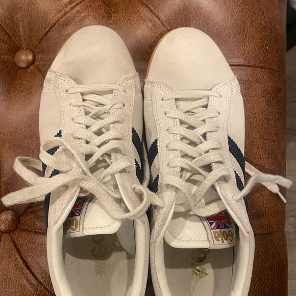 Gola.   Men’s 8 women’s 10.  Suede - Picture 2 of 4